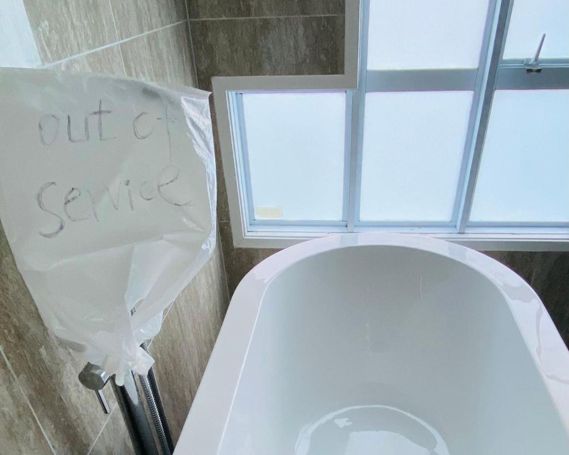 Queenroomsharedbathroom2Aldult-204 (Adults Only) オークランド エクステリア 写真